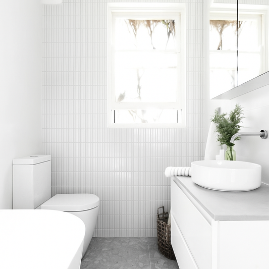 Pied KitKat Gloss White